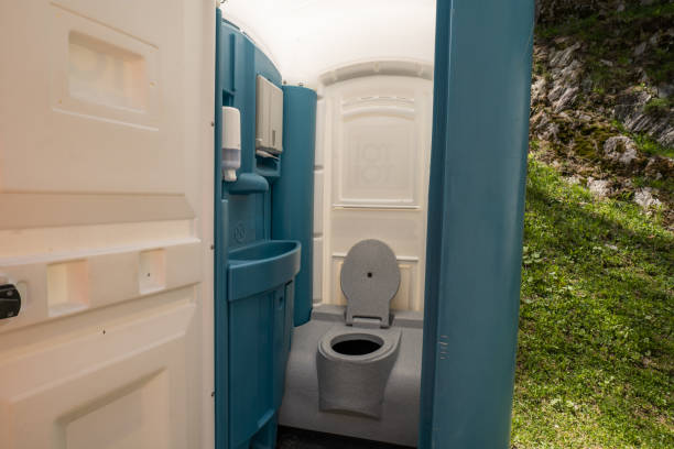 Best Portable restroom trailer rental  in Lake Forest, IL